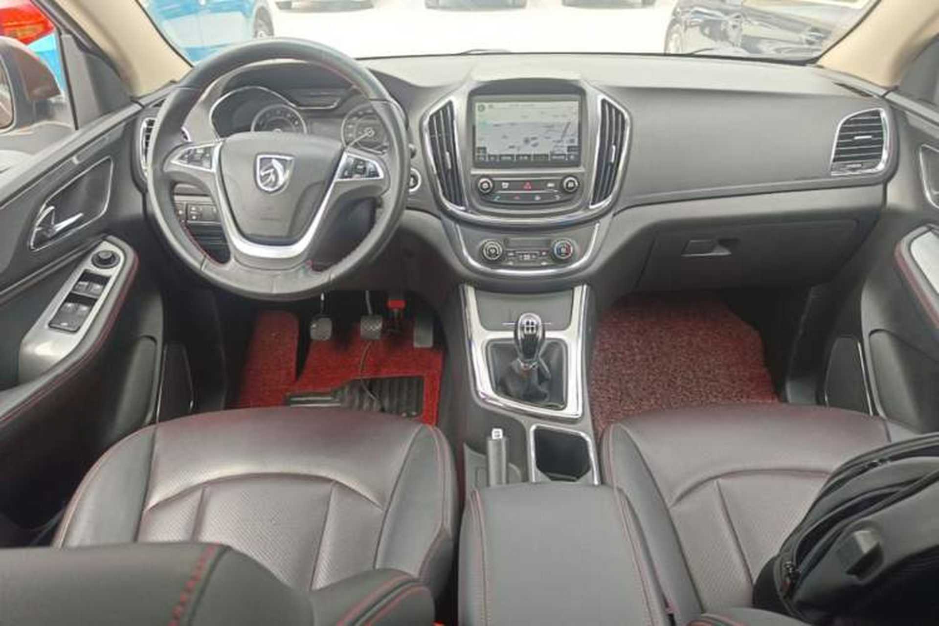 Used Baojun 560 2015 1.8L manual luxury version Center Console