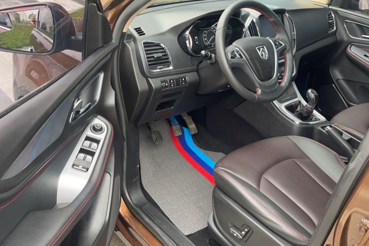 Used Baojun 560 2015 1.8L manual luxury version Driver Seat