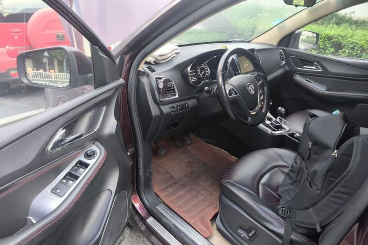 Used Baojun 560 2015 1.8L manual luxury version Driver Seat