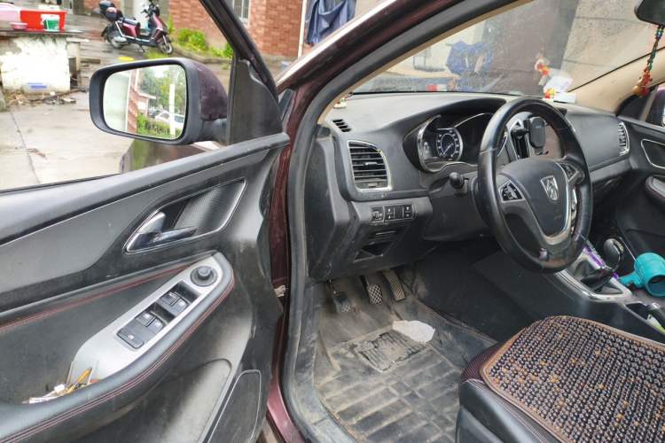 Used Baojun 560 2015 1.8L manual luxury version Driver Seat