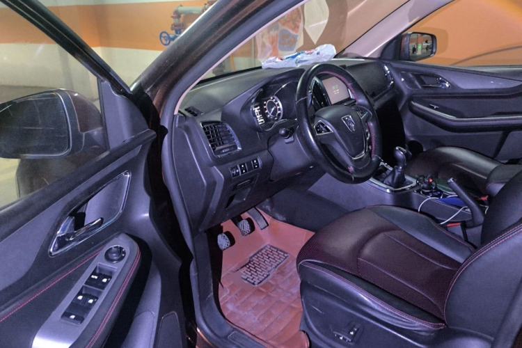 Used Baojun 560 2015 1.8L manual luxury version Driver Seat