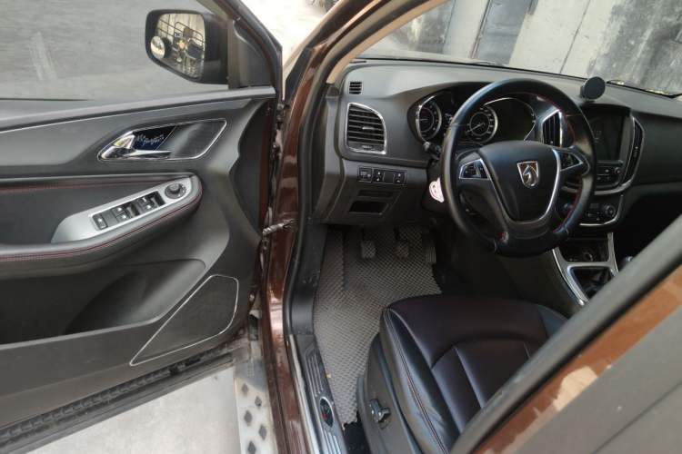 Used Baojun 560 2015 1.8L manual luxury version Driver Seat