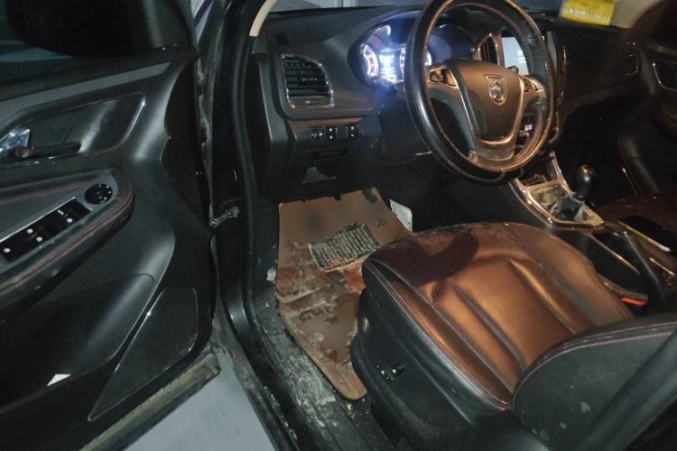 Used Baojun 560 2015 1.8L manual luxury version Driver Seat