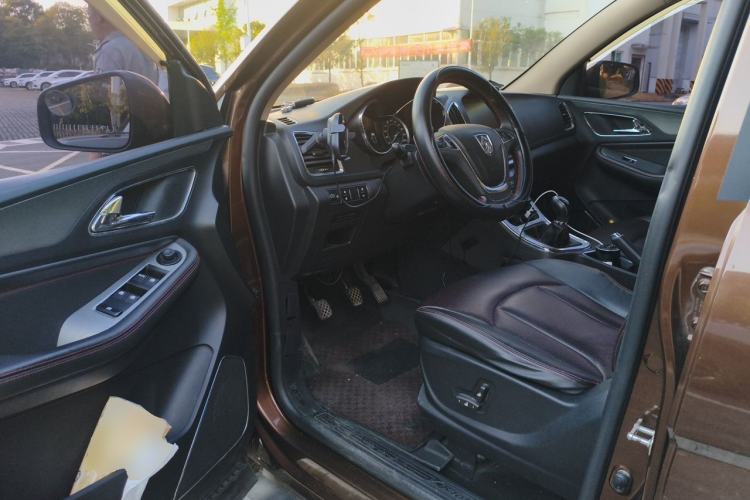 Used Baojun 560 2015 1.8L manual luxury version Driver Seat