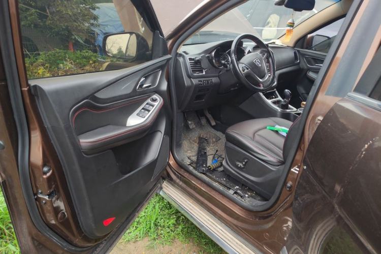 Used Baojun 560 2015 1.8L manual luxury version Driver Seat