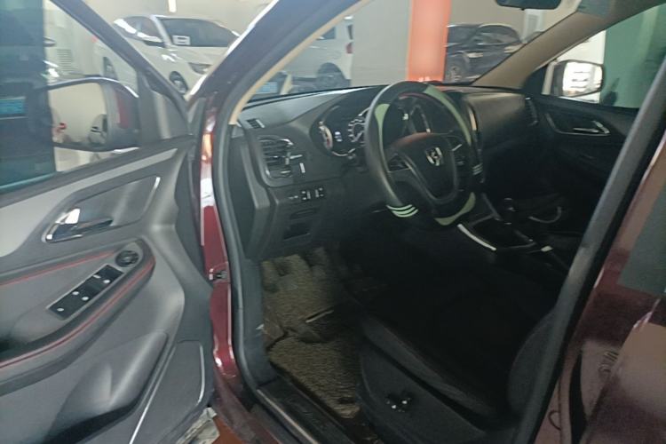 Used Baojun 560 2015 1.8L manual luxury version Driver Seat