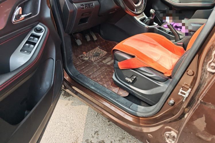 Used Baojun 560 2015 1.8L manual luxury version Driver Seat
