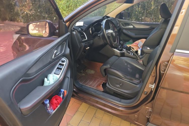 Used Baojun 560 2015 1.8L manual luxury version Driver Seat