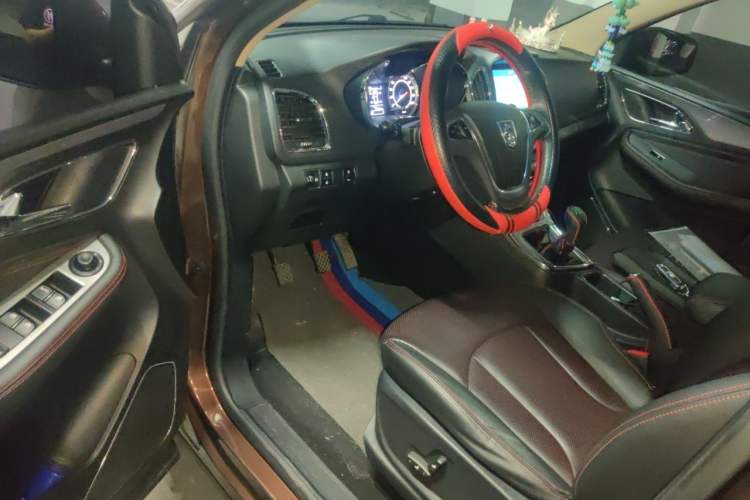 Used Baojun 560 2015 1.8L manual luxury version Driver Seat
