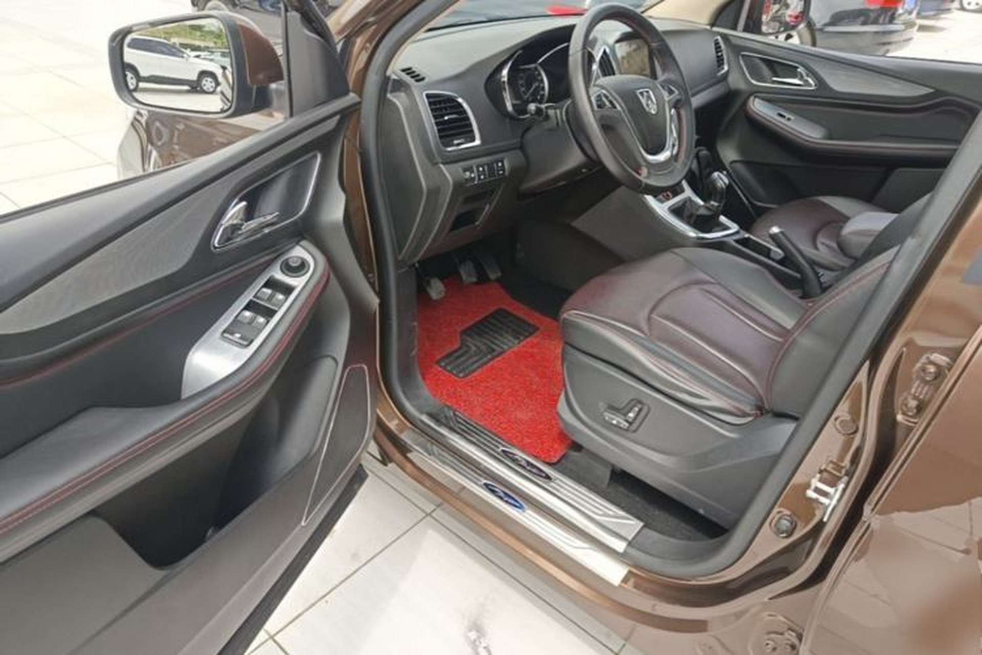 Used Baojun 560 2015 1.8L manual luxury version Driver Seat
