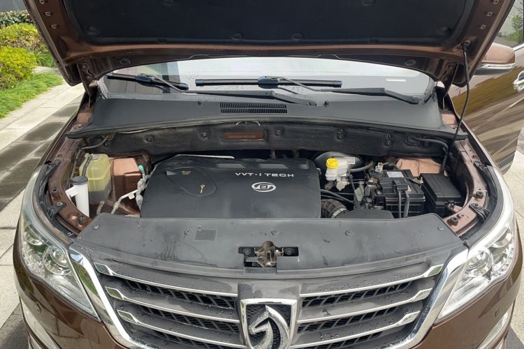 Used Baojun 560 2015 1.8L manual luxury version Engine Bay