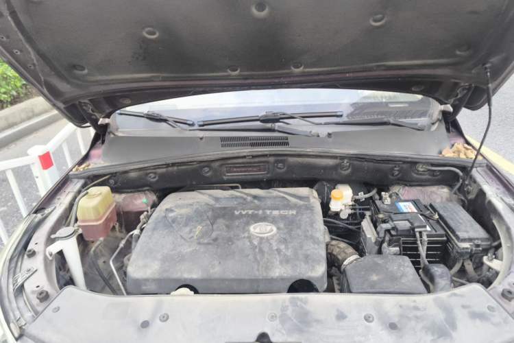 Used Baojun 560 2015 1.8L manual luxury version Engine Bay