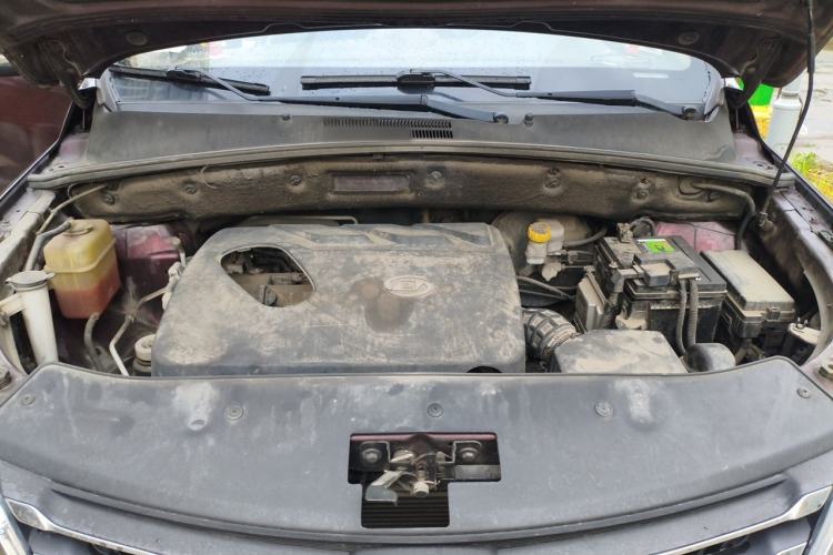 Used Baojun 560 2015 1.8L manual luxury version Engine Bay