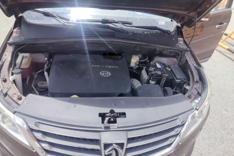 Used Baojun 560 2015 1.8L manual luxury version Engine Bay