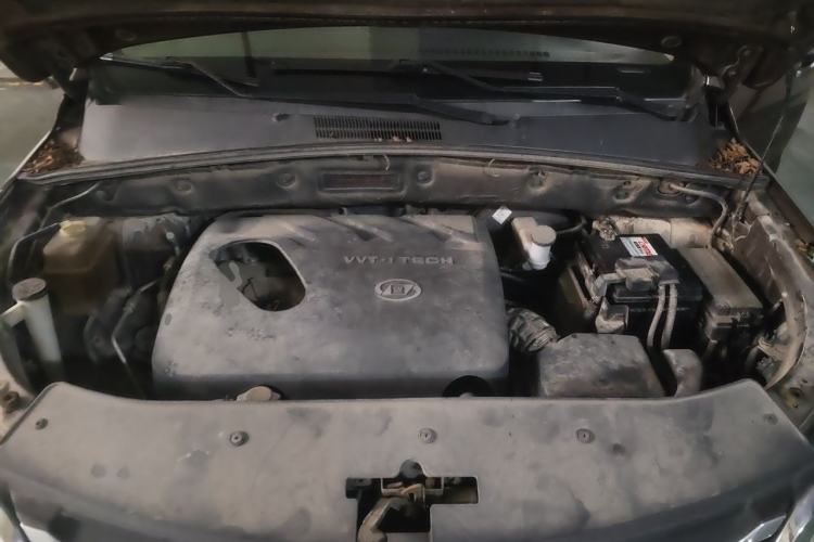 Used Baojun 560 2015 1.8L manual luxury version Engine Bay