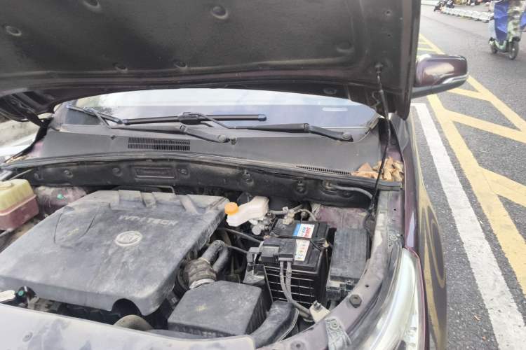 Used Baojun 560 2015 1.8L manual luxury version Engine Bay Left