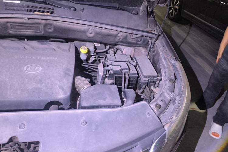Used Baojun 560 2015 1.8L manual luxury version Engine Bay Left