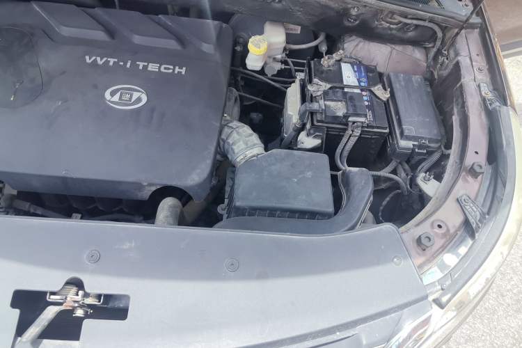Used Baojun 560 2015 1.8L manual luxury version Engine Bay Left