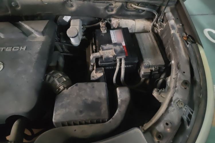 Used Baojun 560 2015 1.8L manual luxury version Engine Bay Left