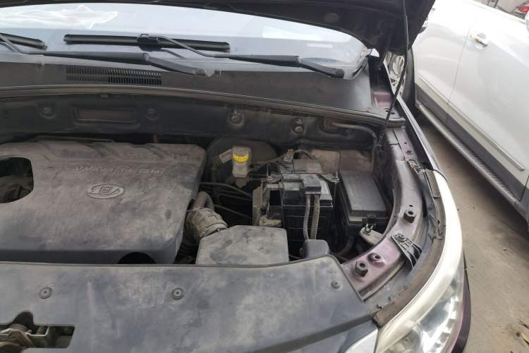 Used Baojun 560 2015 1.8L Manual Elite Edition Engine Bay Left