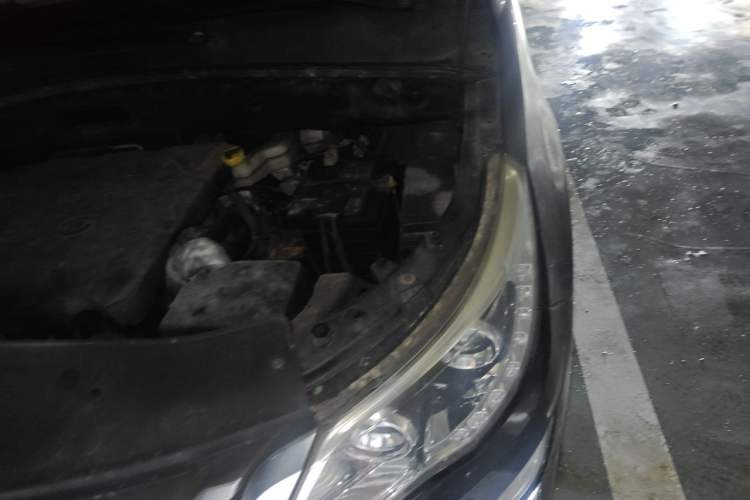 Used Baojun 560 2015 1.8L manual luxury version Engine Bay Left