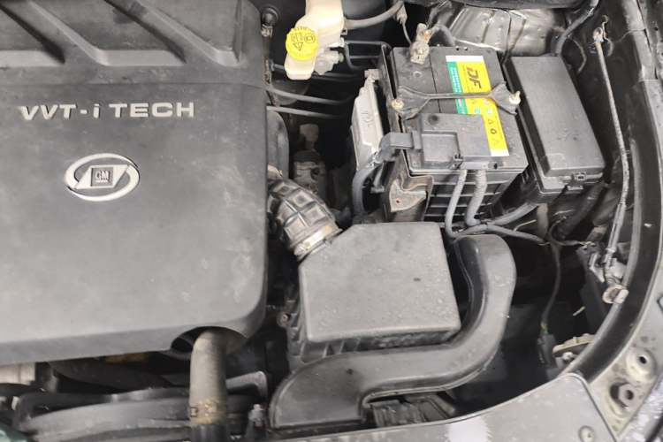 Used Baojun 560 2015 1.8L Manual Elite Edition Engine Bay Left