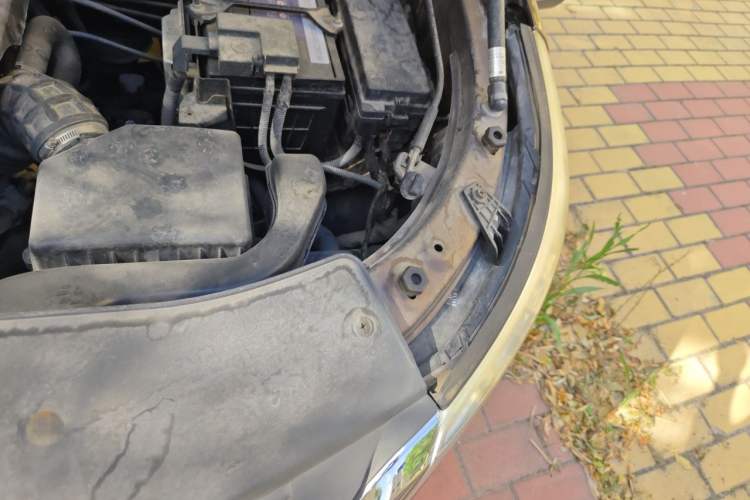 Used Baojun 560 2015 1.8L manual luxury version Engine Bay Left