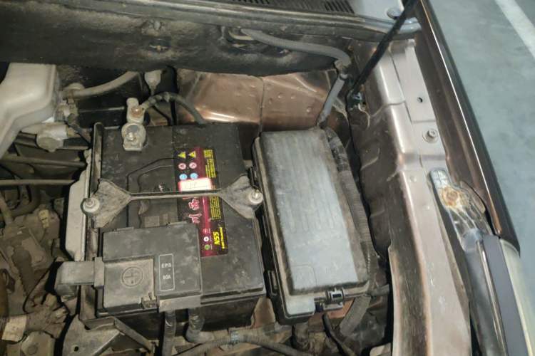 Used Baojun 560 2015 1.8L manual luxury version Engine Bay Left