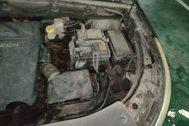 Used Baojun 560 2015 1.8L Manual Elite Edition Engine Bay Left