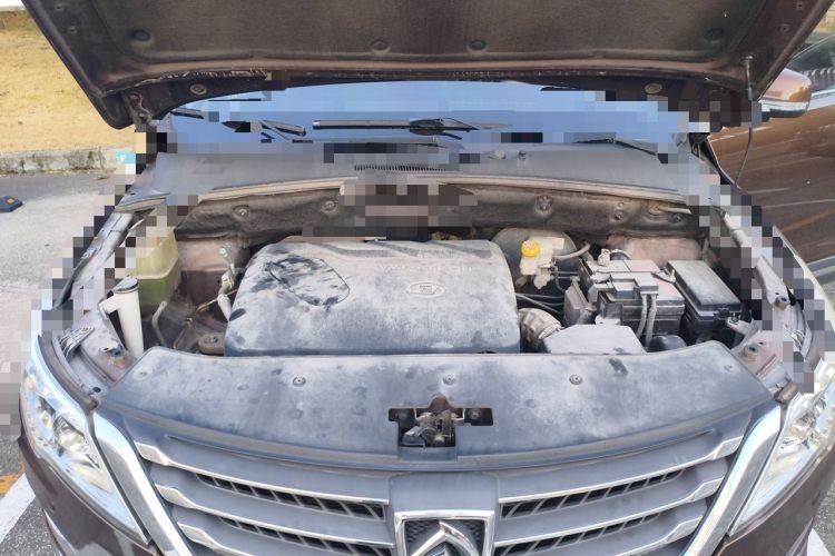 Used Baojun 560 2015 1.8L manual luxury version Engine Bay