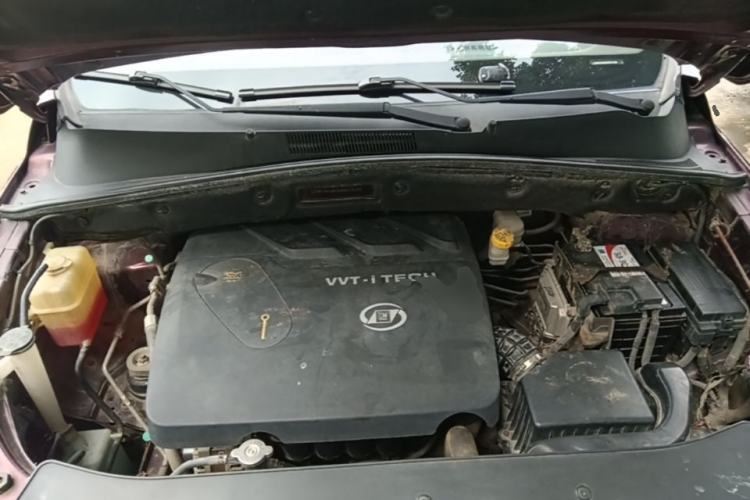 Used Baojun 560 2015 1.8L Manual Elite Edition Engine Bay
