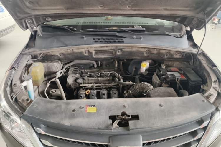 Used Baojun 560 2015 1.8L manual Comfort trim level Engine Bay