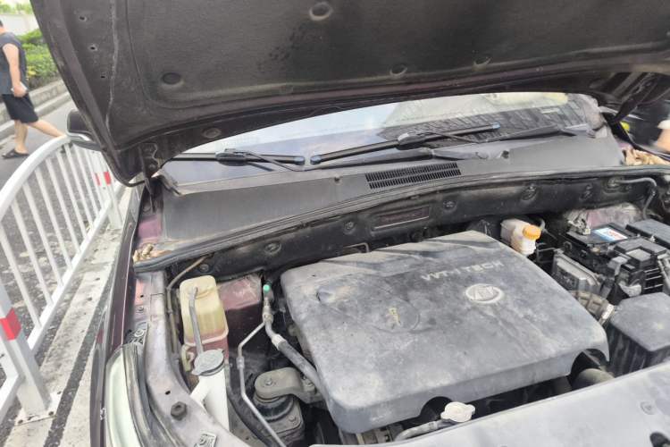 Used Baojun 560 2015 1.8L manual luxury version Engine Bay Right