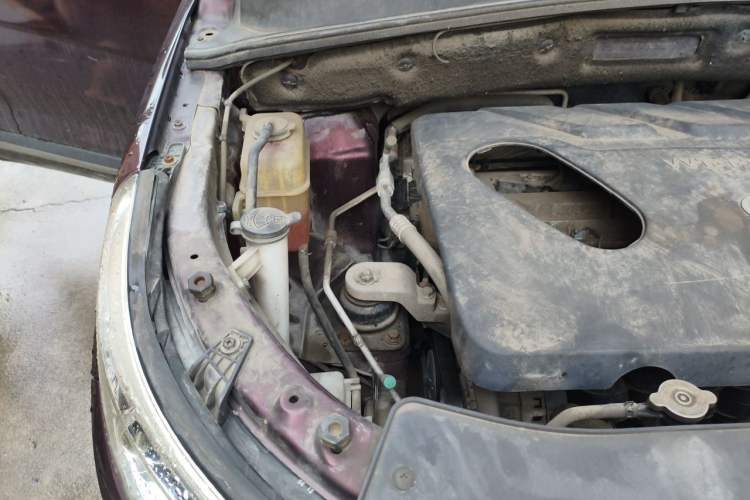 Used Baojun 560 2015 1.8L manual luxury version Engine Bay Right