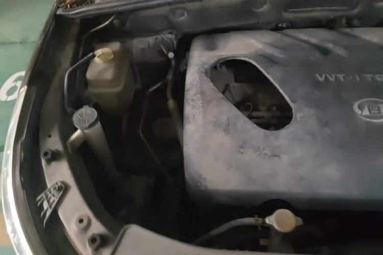 Used Baojun 560 2015 1.8L manual luxury version Engine Bay Right