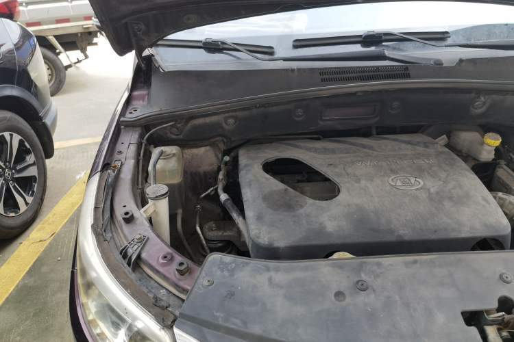 Used Baojun 560 2015 1.8L Manual Elite Edition Engine Bay Right