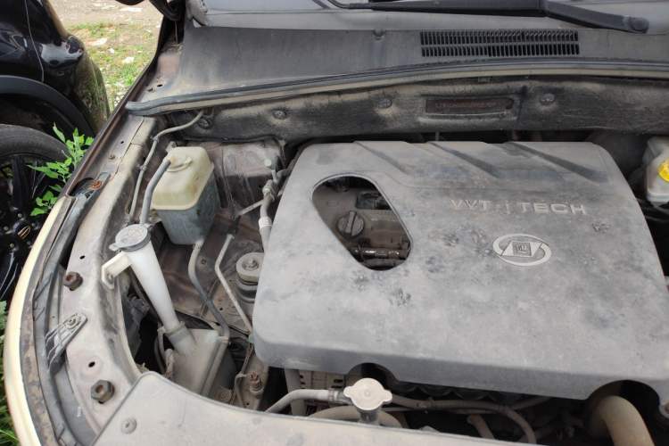 Used Baojun 560 2015 1.8L manual luxury version Engine Bay Right
