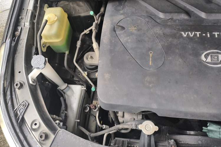 Used Baojun 560 2015 1.8L Manual Elite Edition Engine Bay Right