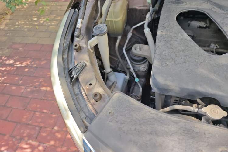 Used Baojun 560 2015 1.8L manual luxury version Engine Bay Right