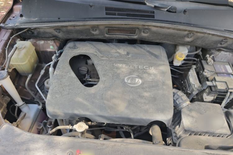 Used Baojun 560 2015 1.8L manual luxury version Engine Bay