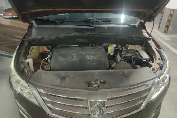 Used Baojun 560 2015 1.8L manual luxury version Engine Bay