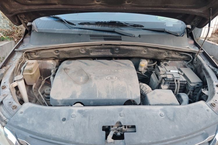 Used Baojun 560 2015 1.8L manual luxury version Engine Bay
