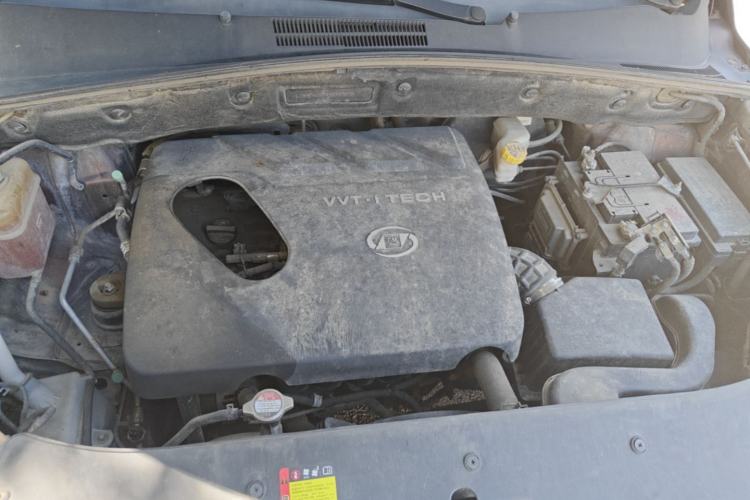 Used Baojun 560 2015 1.8L manual luxury version Engine Bay