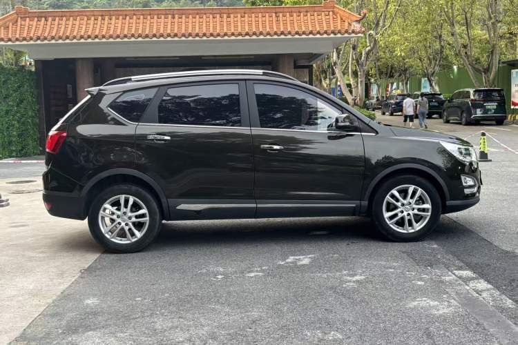 Used Baojun 560 2015 1.8L Manual Elite Edition Exterior 2