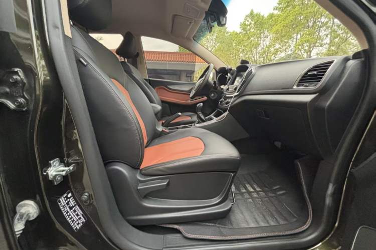 Used Baojun 560 2015 1.8L Manual Elite Edition Exterior 3