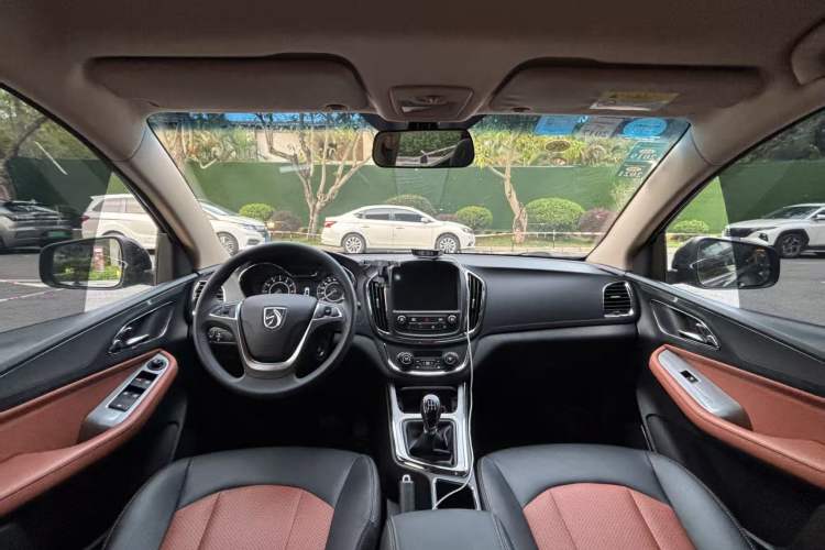 Used Baojun 560 2015 1.8L Manual Elite Edition Exterior 4