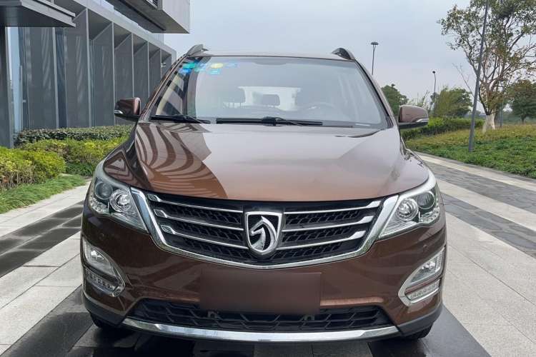 Used Baojun 560 2015 1.8L manual luxury version Front