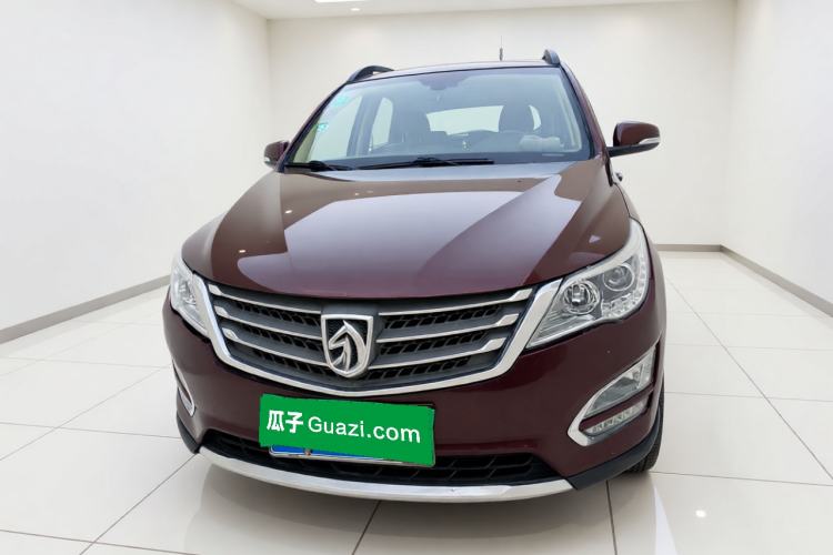 Used Baojun 560 2015 1.8L manual luxury version Front