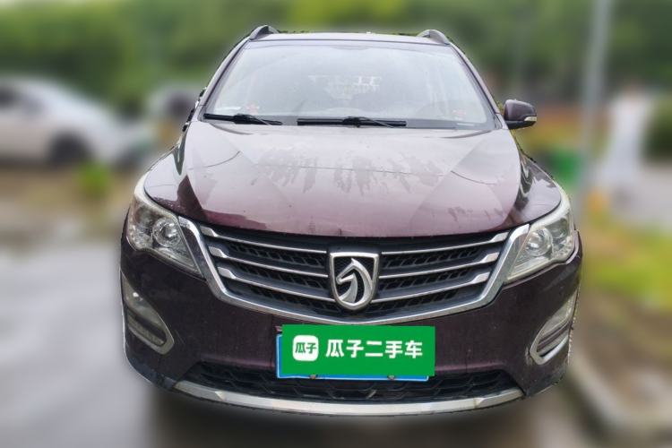 Used Baojun 560 2015 1.8L manual luxury version Front