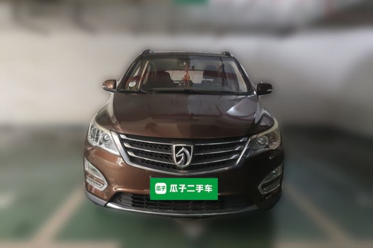 Used Baojun 560 2015 1.8L manual luxury version Front